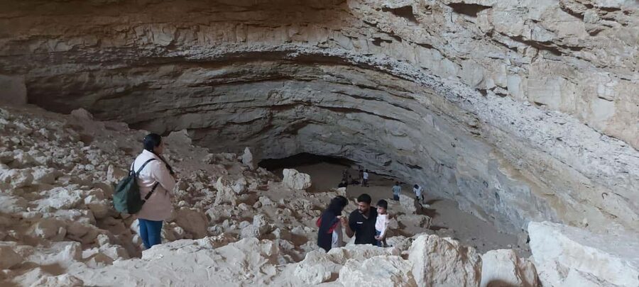 DOHA: A visit to the Singing Dunes & the Misfir Sink hole - What makes the sand sing
