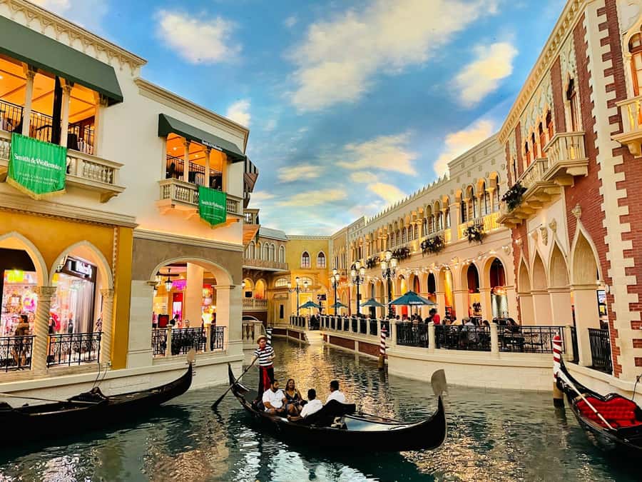 Doha City Tour, Villaggio Mall and Free Gondola Ride - The Pearl-Qatar: marinas, boutiques, and planned luxury