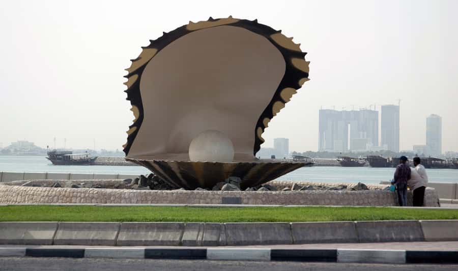 Doha: Doha city tour & Dhow boat cruise (4 or 8 hrs option) - The Corniche and dhow cruise: the tour’s most relaxing finish