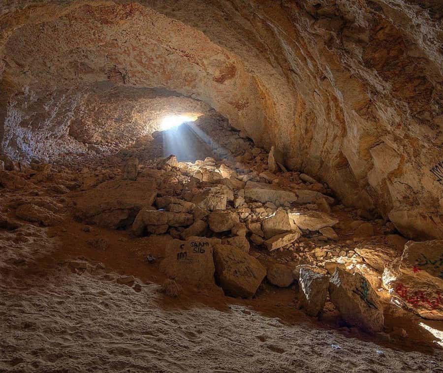 Doha: Guided Al Misfir Cave Tour - Desert views, rock forms, and photo time