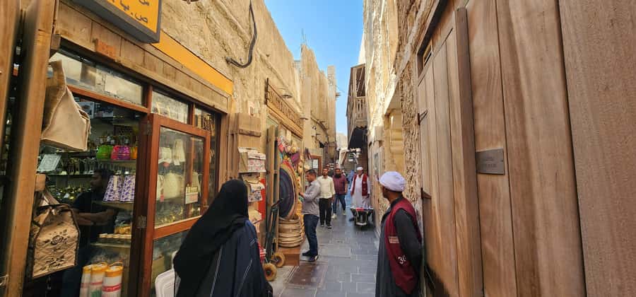 Doha: Guided City Highlights Tour with Round-trip Transfers - What the guides add to the experience