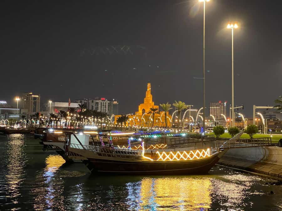 Doha: Guided City Tour to Souq Waqif, katara & pearl-island - A Four-Hour Introduction to Doha