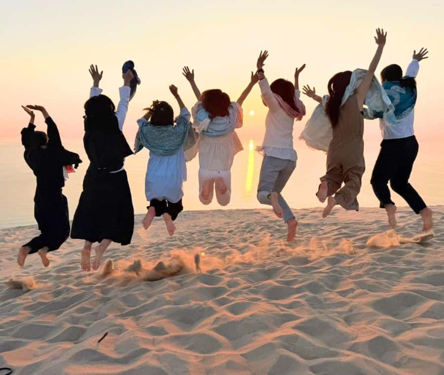 Doha: Guided Desert Safari Tour with Pickup & Drop Service - Khor Al Adaid, where Qatar meets the sea
