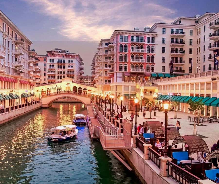 Doha: Hidden Alleys, Modern Marvels and Museums Guided Tour - What the private vehicle adds, and what it takes away