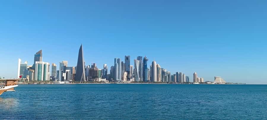 Doha Highlights tour with German speaking Tour Guide - Following the Doha Corniche beside the Gulf