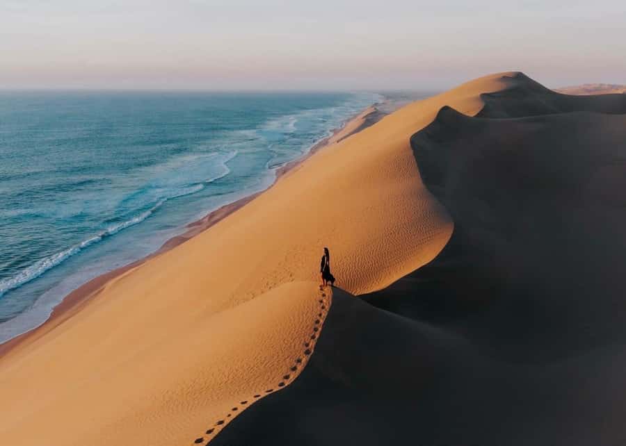 Doha: Inland Sea Desert Safari with Sunset & Sunrise Views - The first desert stops: tea, photos, and a taste of the sand