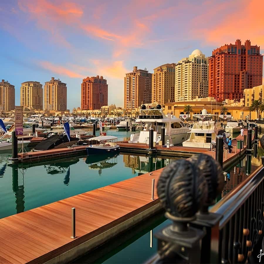 Doha: Pearl & Gewan Islands Food & Boat Tour with 7 Tastings - Medina Centrale brings the main meal