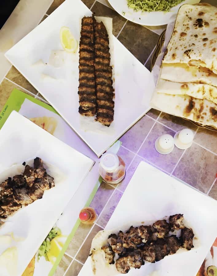 Doha: Pearl & Gewan Islands Food & Boat Tour with 7 Tastings - Guide quality and the human side of the tour