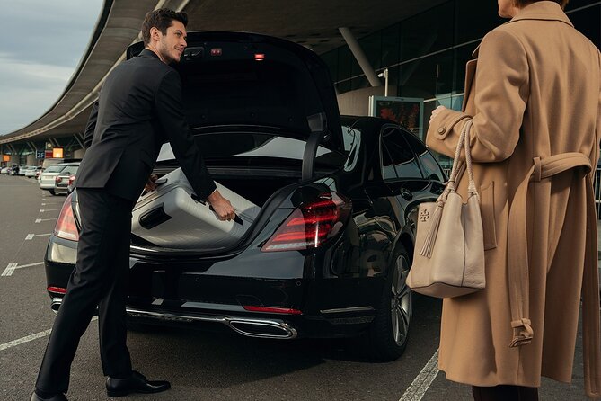 Doha, Qatar : Private Airport Transfer 24/7 - The small city introduction along the way
