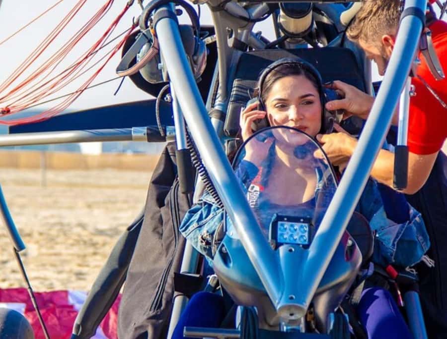 Qatar's Skybound Adventure: Exclusive Private Paratrike tour - What the pilot adds to the outing