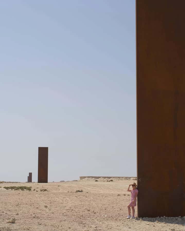 West of Qatar Richard Serra, Mushroom Hills, CamelRace track - Heat, clothing, and practical preparation